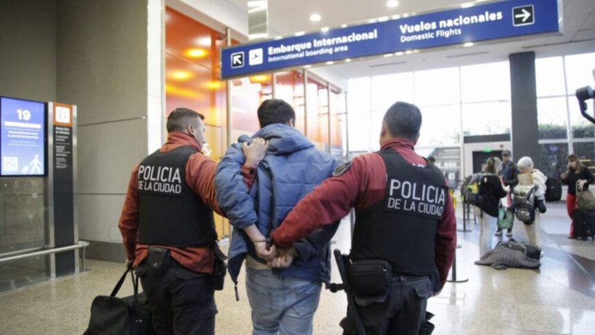 Expulsan a delincuente chileno de Argentina por robo en vivienda