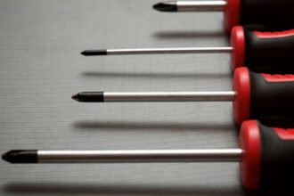 Familia asaltada con destornilladores en La Reina