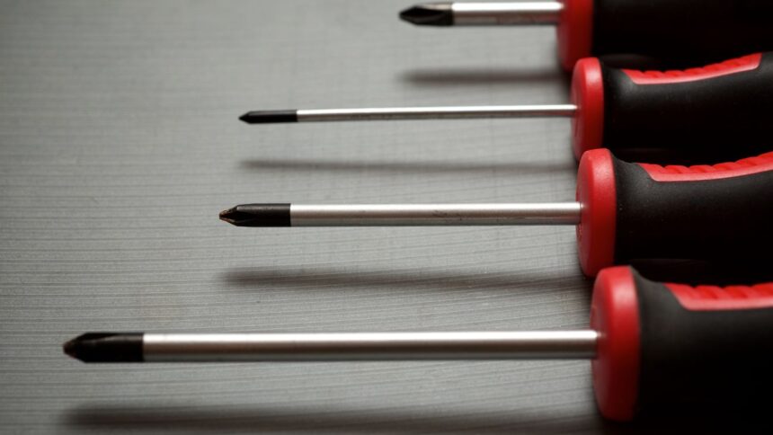 Familia asaltada con destornilladores en La Reina