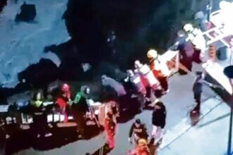 Hombre evita control policial lanzándose al mar: Dramático rescate y arresto
