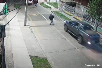 Mujer evita asalto en Cerrillos con arriesgada maniobra en reversa