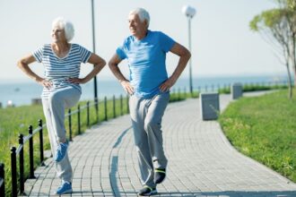 Beneficios económicos para adultos mayores en octubre: bonos y subsidios disponibles