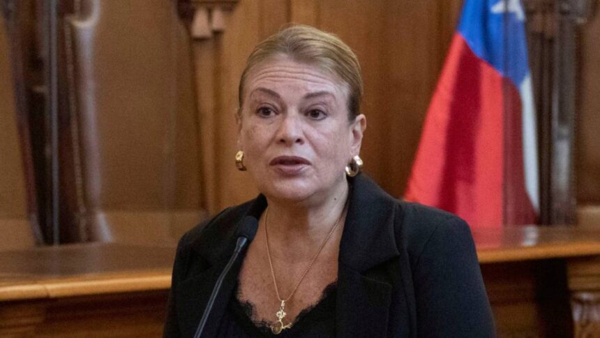 Corte Suprema remueve a Ángela Vivanco por mal comportamiento en funciones