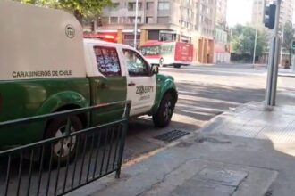 Delincuentes apuñalan a grupo de personas en la Alameda de Santiago