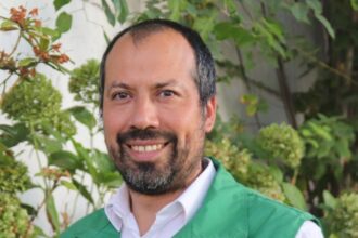 Alcalde de La Cisterna bajo investigación por contrataciones injustificadas y acoso