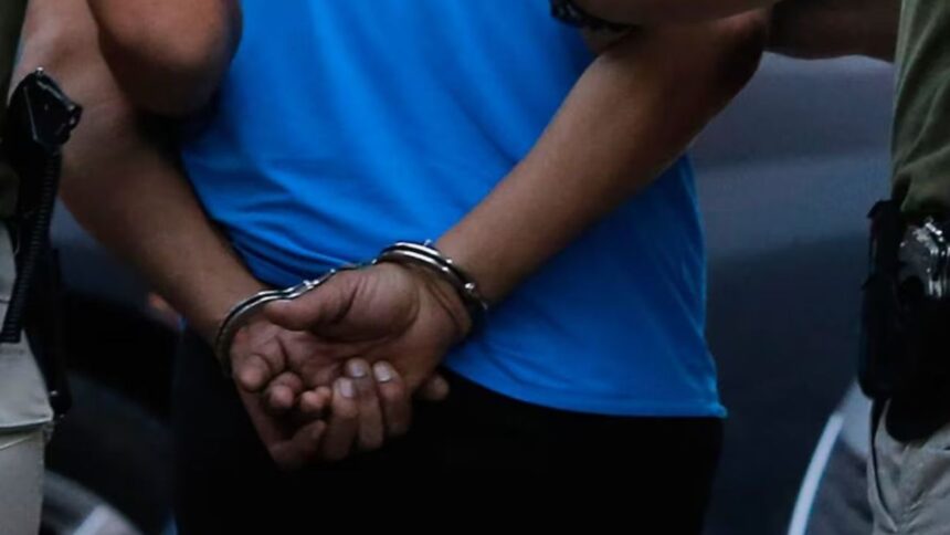 Detienen a hombre por agresión a vecino, pareja y bebé