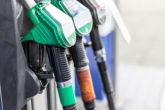 Variación precios combustibles: Gasolina baja y kerosene sube este jueves