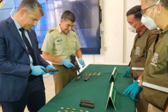 Detenido con armas de fuego en Antofagasta: subametralladora UZI incautada