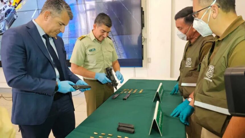 Detenido con armas de fuego en Antofagasta: subametralladora UZI incautada