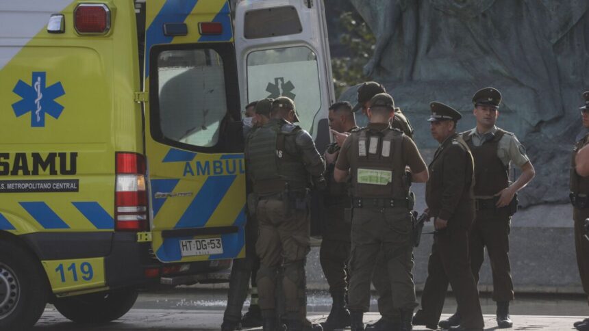 Hombre intenta quemarse frente a Tribunales de Justicia: acción de Carabineros