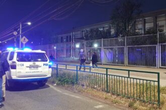 Conductor de app en Macul es baleado afuera de su casa