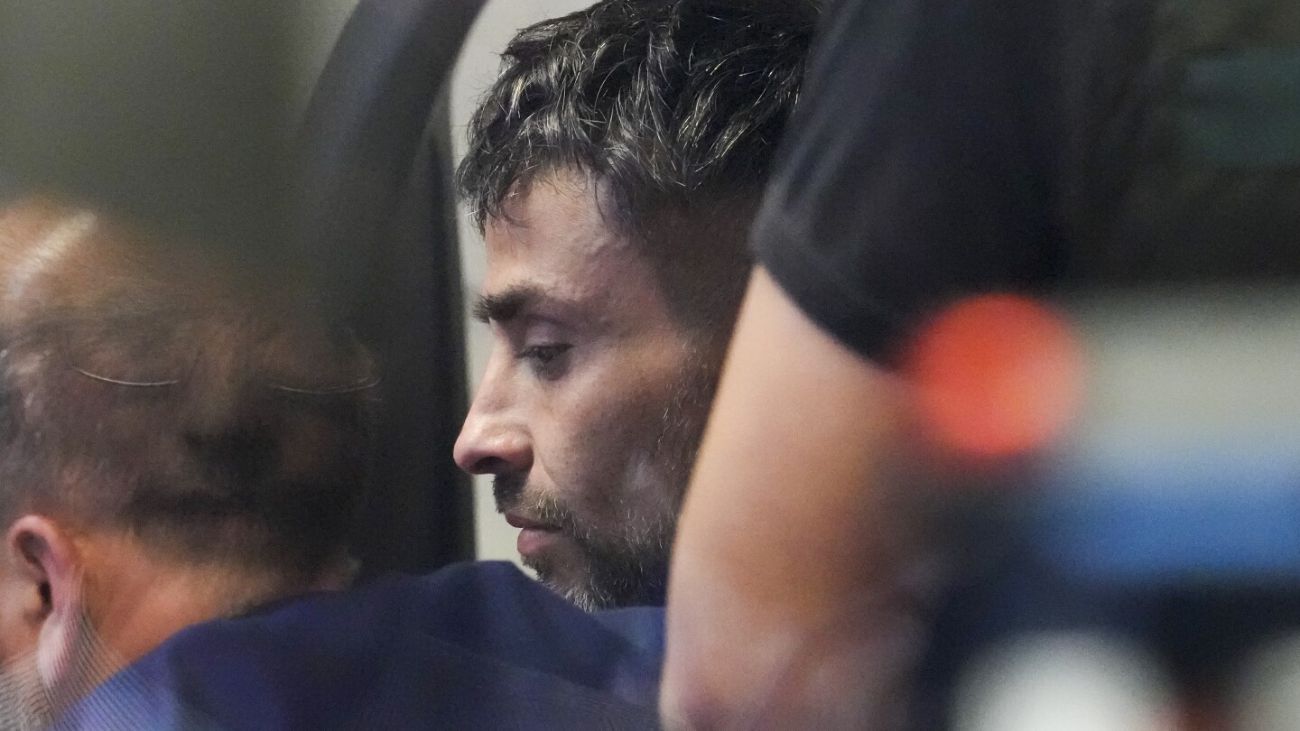 Allanamiento en departamento de Jorge Valdivia por denuncias de violación Allanamiento en departamento de Jorge Valdivia por denuncias de violación