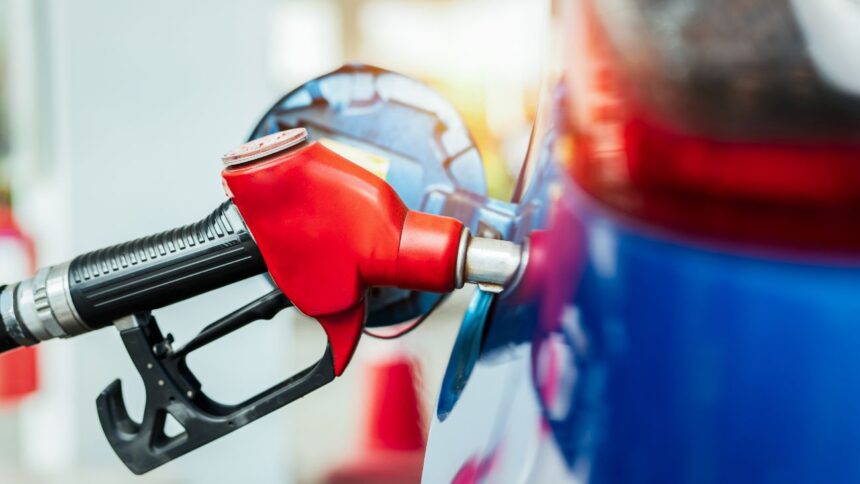 Descuentos en Octubre: ahorra hasta $300 por litro de combustible