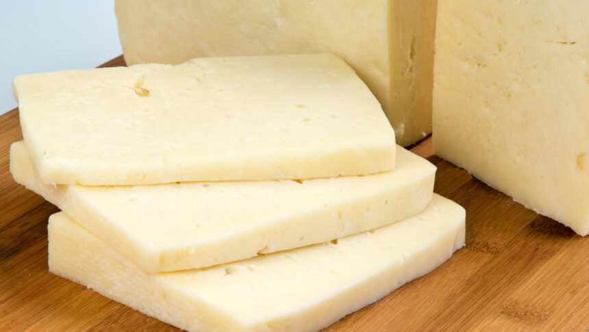 Amplían alerta por Listeria en queso San Cristóbal en Ñuble