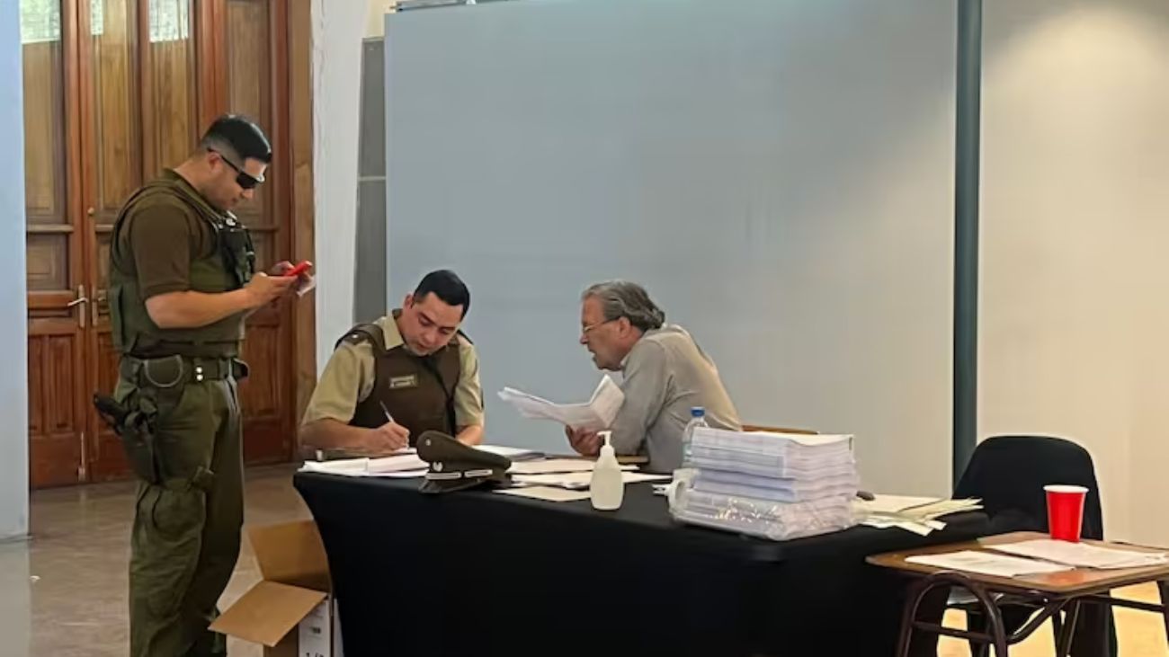 Carabineros investiga votos marcados en Estación Mapocho: polémica electoral Carabineros investiga votos marcados en Estación Mapocho: polémica electoral