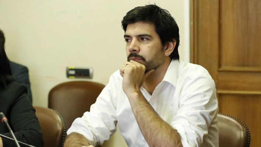 Renuncia de Joaquín Lavín en medio de allanamientos por corrupción