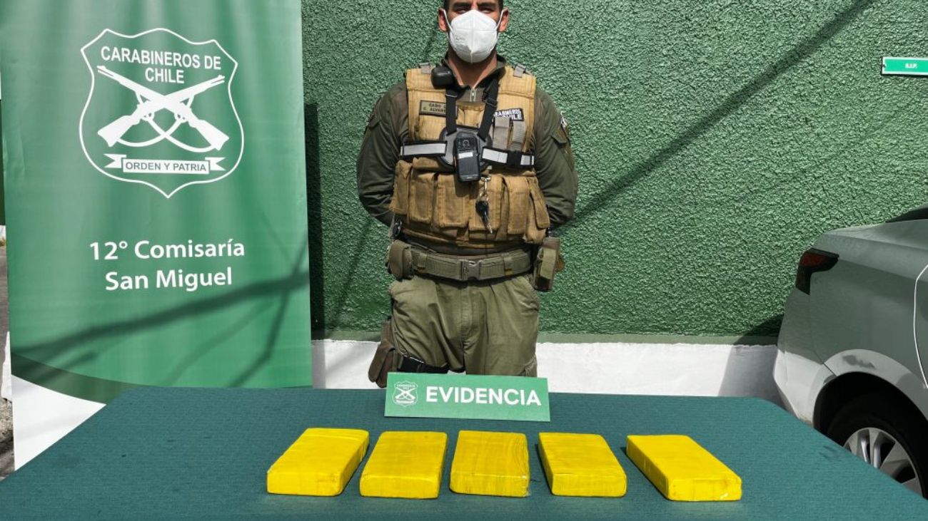 Carabineros detiene a sujetos con más de 5 kilos de droga Carabineros detiene a sujetos con más de 5 kilos de droga