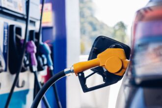 Hasta $300 de descuento por litro de bencina: Estas son las rebajas en combustible disponibles en noviembre