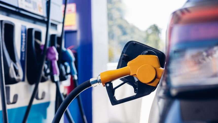 Hasta $300 de descuento por litro de bencina: Estas son las rebajas en combustible disponibles en noviembre