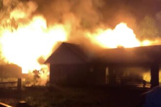 Presunto doble atentado incendiario en Victoria: Investigación en marcha