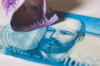 Ajuste automático del salario mínimo en Chile para enero 2025