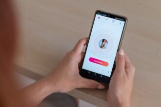 Estafador en Tinder con antecedentes penales estafa a mujer por 16 millones