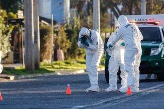 Ataque en Lampa: niña herida a bala y vehículo incendiado