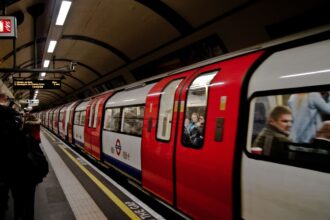 Metro de Santiago presenta trenes AS-22 para revolucionar transporte en Línea 7