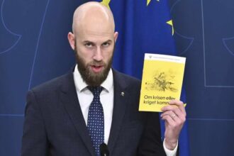 Suecia y Finlandia preparan a sus ciudadanos ante posibles conflictos bélicos