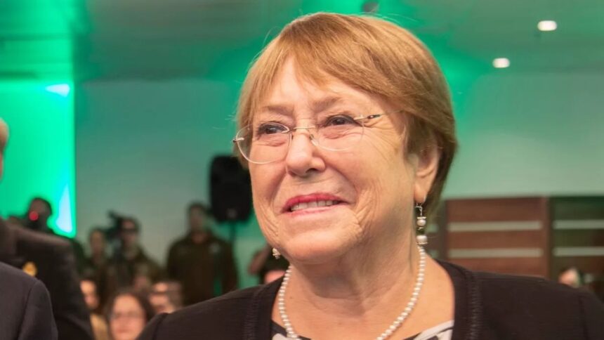 Michelle Bachelet alerta sobre desafíos en democracia y reformas políticas