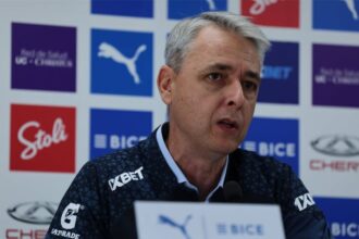 El futuro incierto de Tiago Nunes con Universidad Católica y Perú