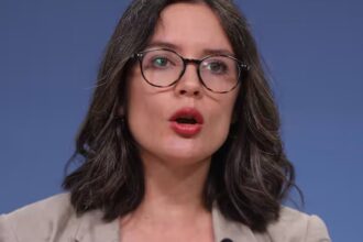 Ministra Vallejo defiende Gobierno ante acusaciones de "pacto de silencio"