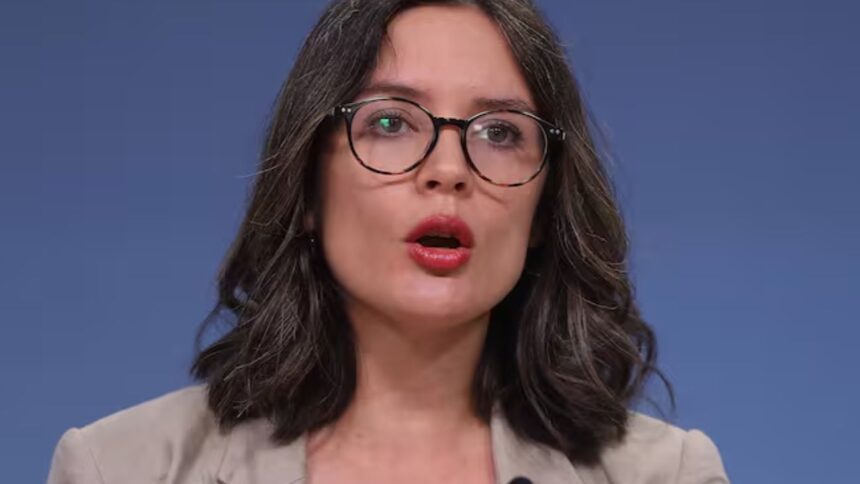 Ministra Vallejo defiende Gobierno ante acusaciones de "pacto de silencio"