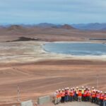 Expertos visitan tranque Pampa Austral para revisar estrategias operacionales en minería