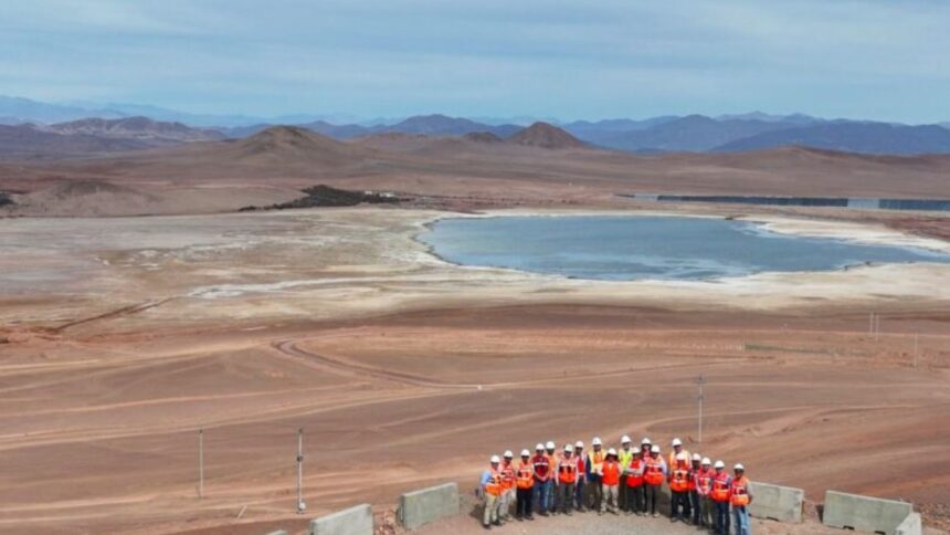 Expertos visitan tranque Pampa Austral para revisar estrategias operacionales en minería
