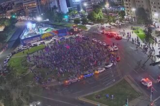 Desórdenes en Plaza Baquedano tras triunfo de la Universidad de Chile