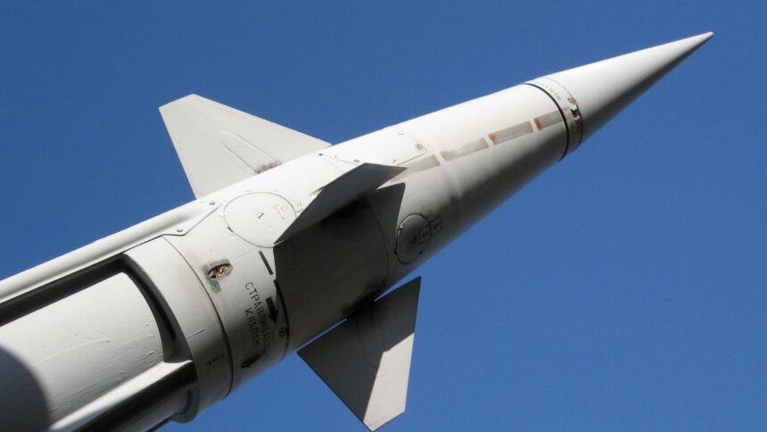 Rusia emplea misil intercontinental en conflicto con Ucrania: escalada significativa