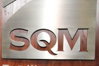 Reducción del 43,9% en ingresos de SQM hasta septiembre de 2024.