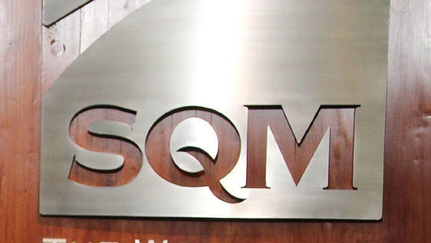Reducción del 43,9% en ingresos de SQM hasta septiembre de 2024.