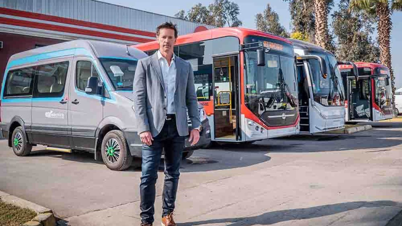 Grupo Cabal revoluciona el transporte público en Santiago con 895 buses eléctricos