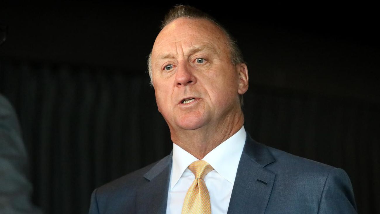 Chris Ellison admite no pagar impuestos en asamblea de Mineral Resources Ltd