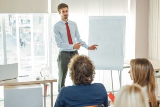 Transformaciones Clave en el Mercado Laboral: Desafíos y Oportunidades