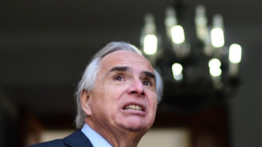 Interrogantes sobre la situación judicial de Andrés Chadwick tras acusaciones de tráfico de influencias