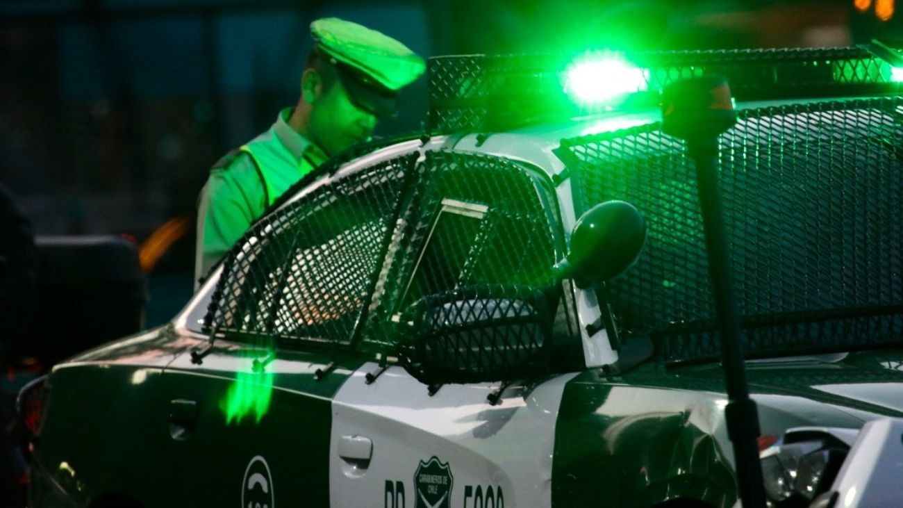 Persecución nocturna en Santiago: dos detenidos tras robo de vehículo