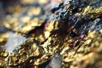 Descubrimiento de 40 Veteaduras de Oro Impulsa a Hunan Gold Corp