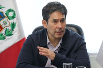 Escándalo Alimentario en Perú: Moción de Censura a Julio Demartini