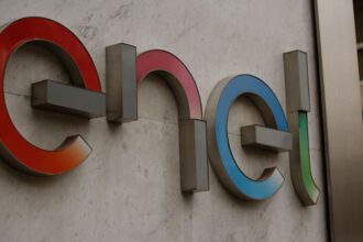 CEO de Enel anuncia inversión millonaria para mejorar red eléctrica