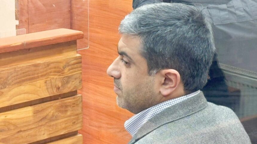 Alcalde de Victoria recibe arresto domiciliario total por delitos sexuales