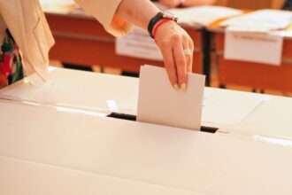 Falta de diversidad de género marca elecciones de gobernadores en Chile