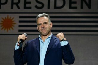 Victoria del Frente Amplio: Yamandú Orsi gana elecciones presidenciales en Uruguay
